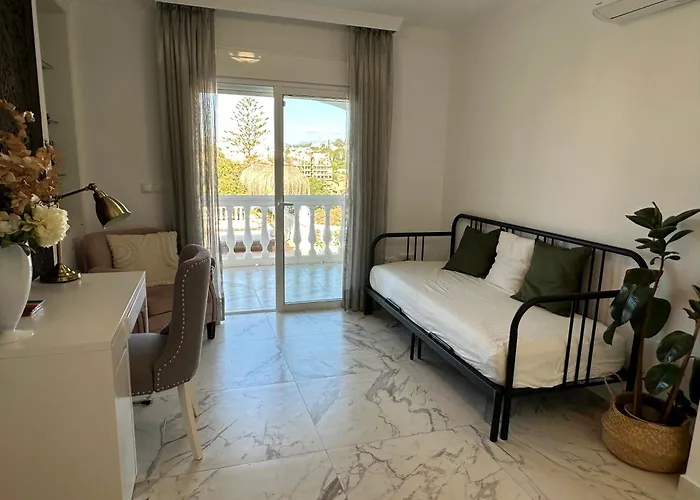 Nogal Фуэнхирола