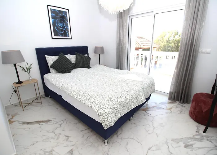 Nogal Фуэнхирола